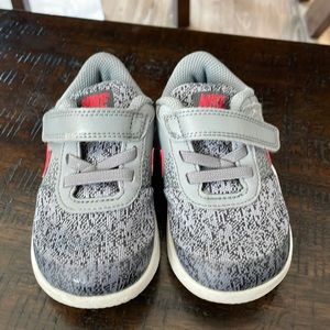 Used. Toddler Boy Nike Velcro shoes